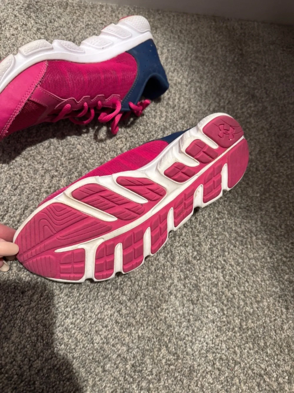 Under Armour Assert 6 size Youth 7